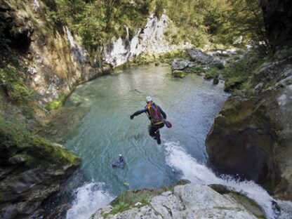 Canyoning in the Alps (Simon Flower) - en Anglais