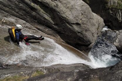 Canyoning in the Alps (Simon Flower) - en Anglais