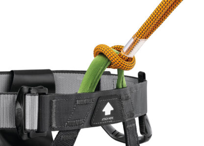 Attaches easily to the harness with a simple girth hitch.